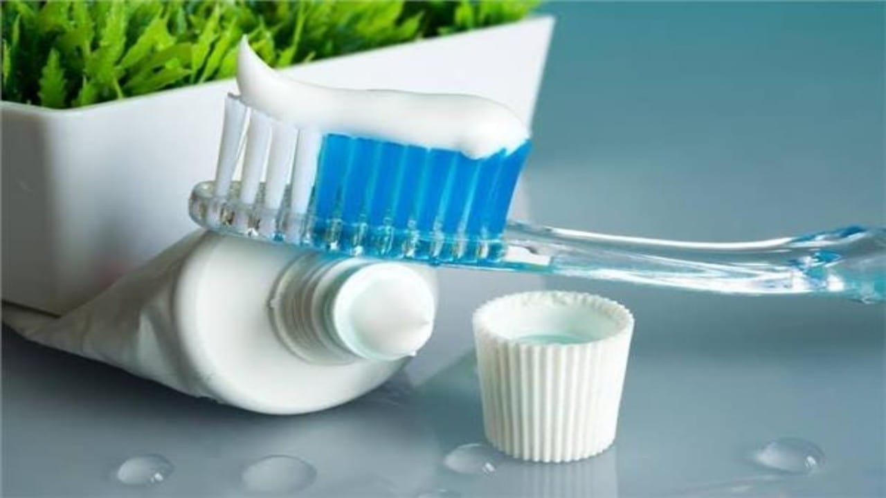 هل تناول معجون الأسنان عن طريق الخطأ يشكل خطرًا ؟