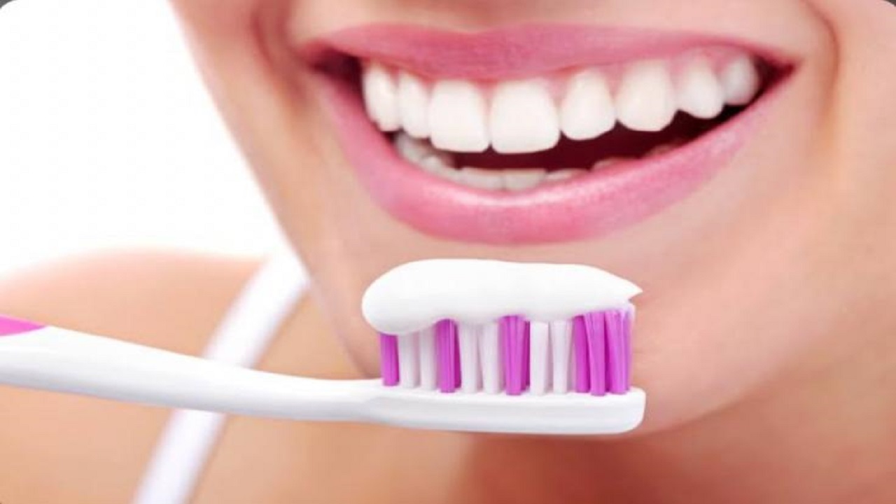 “الصحة”: 6 خطوات لتفريش الأسنان وتنظيفها (فيديو)