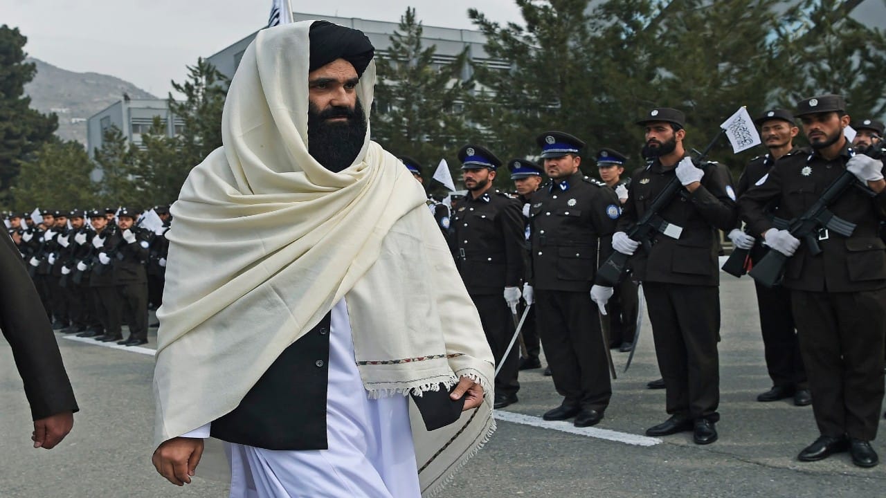 بالصور.. ظهور سراج الدين حقاني أكثر قادة طالبان تشددًا لأول مرة