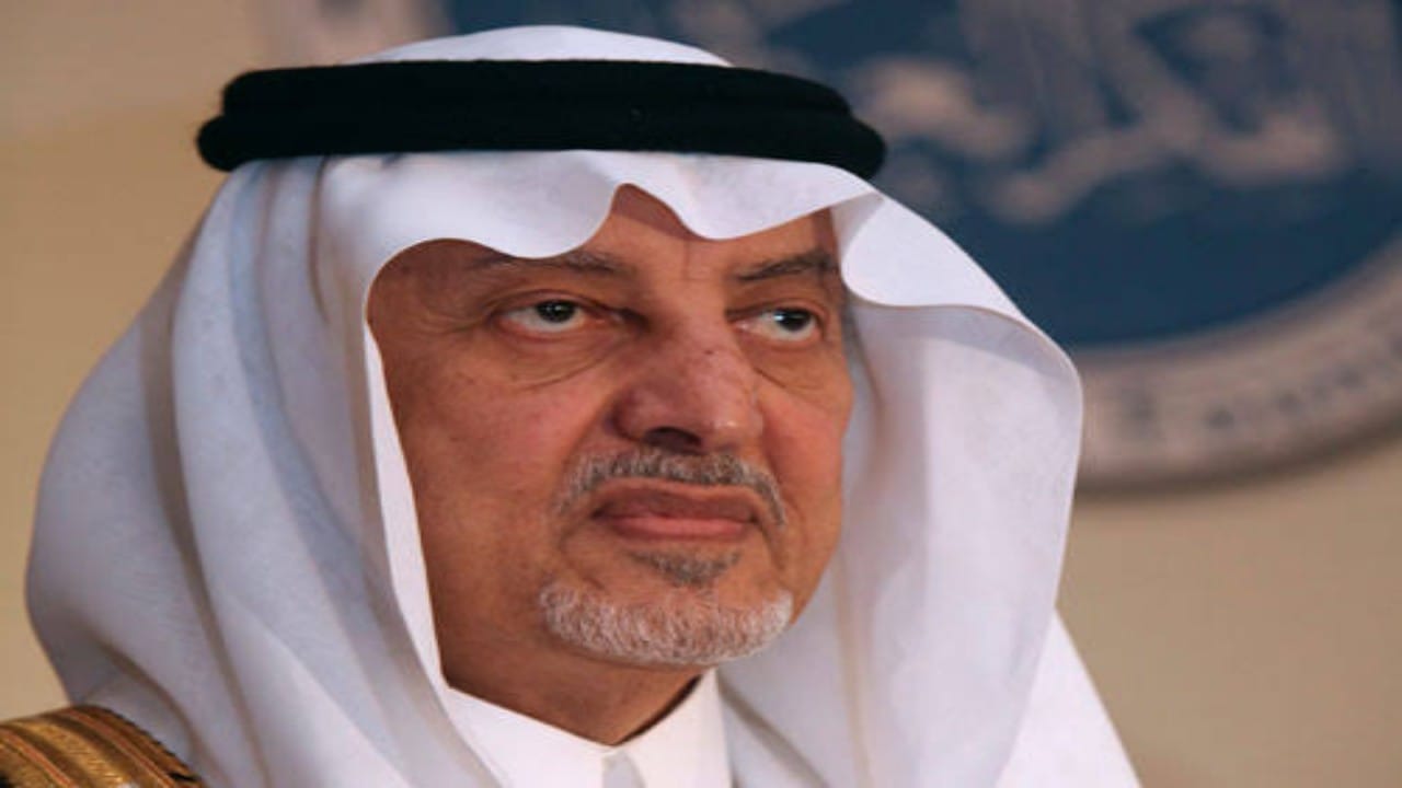 شاهد.. الأمير خالد الفيصل يتبادل الحديث مع وزير الرياضة في حفل جائزة مكة للتميز