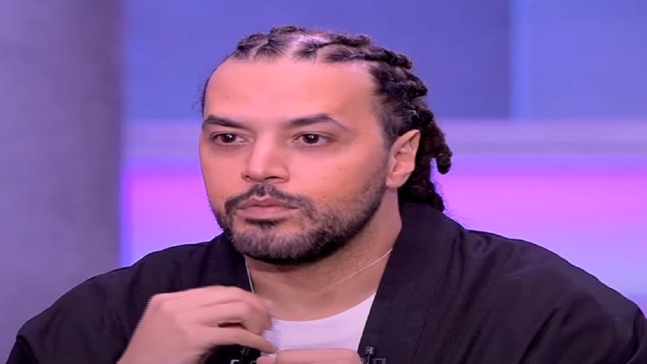 بالفيديو.. عبدالفتاح الجريني يبكي بحرقة بسبب والدته