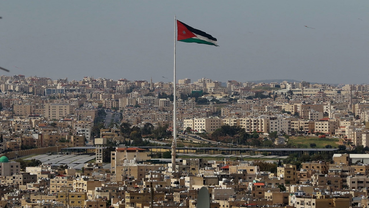 نقش اسم صحابي على الحاويات يثير الجدل في الأردن