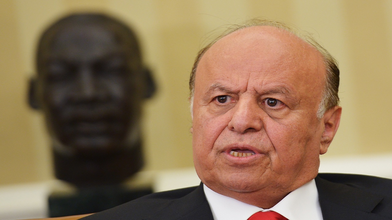رئيس اليمن ينقل كامل صلاحياته لمجلس القيادة الرئاسي