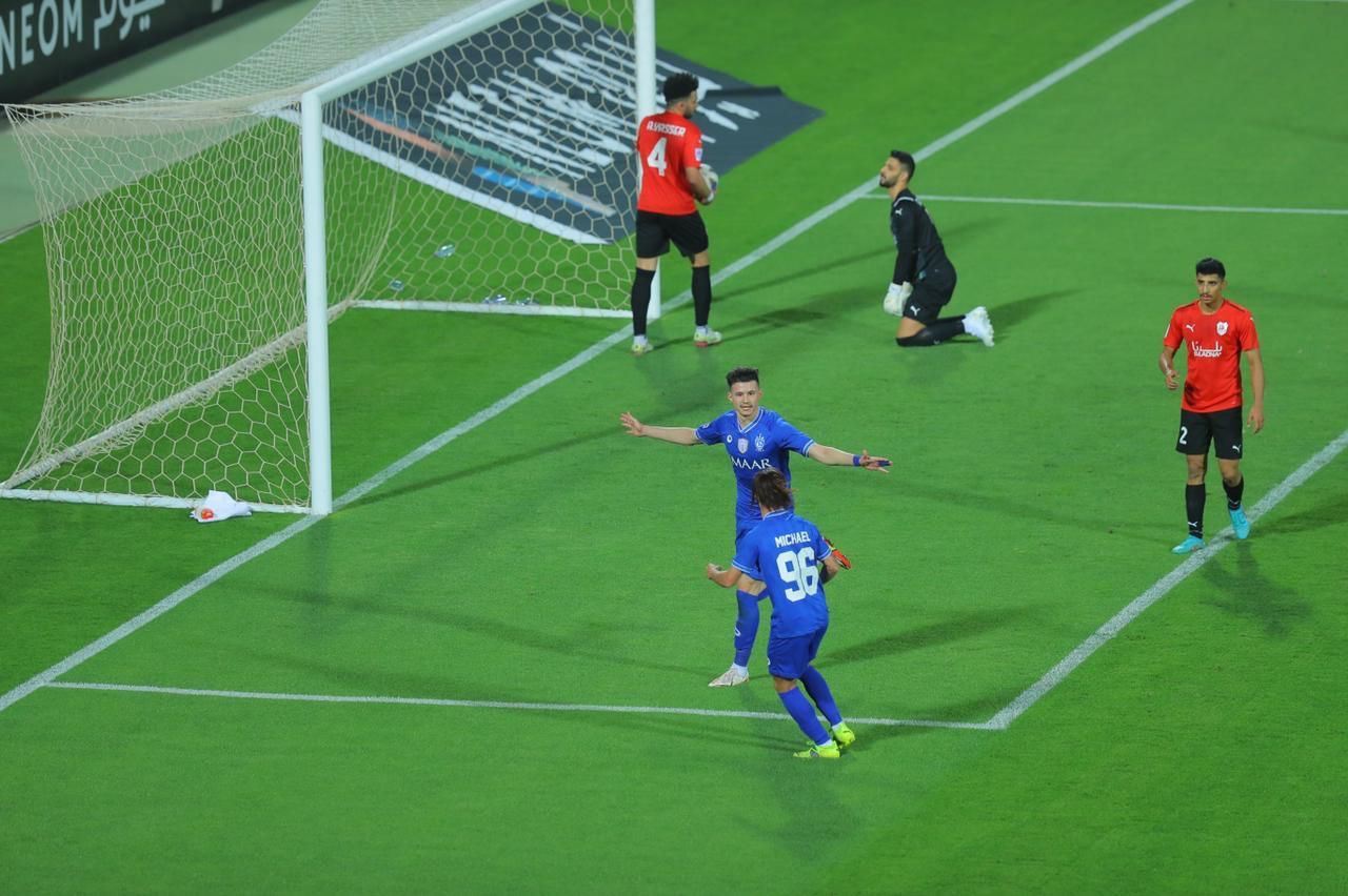 الحمدان يدعم الشهري ويرفع قميصه بعد تسجيله في مرمى الريان القطري