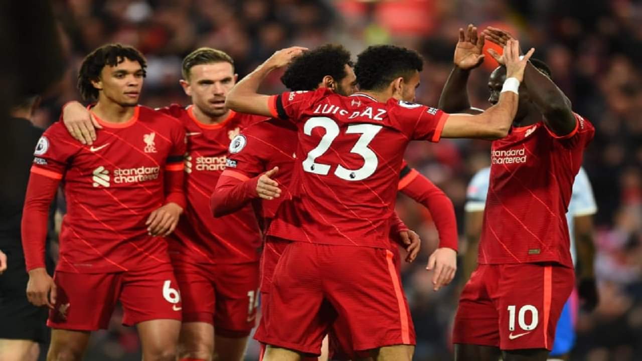 محمد صلاح يقود ليفربول لاكتساح يونايتد برباعية نظيفة