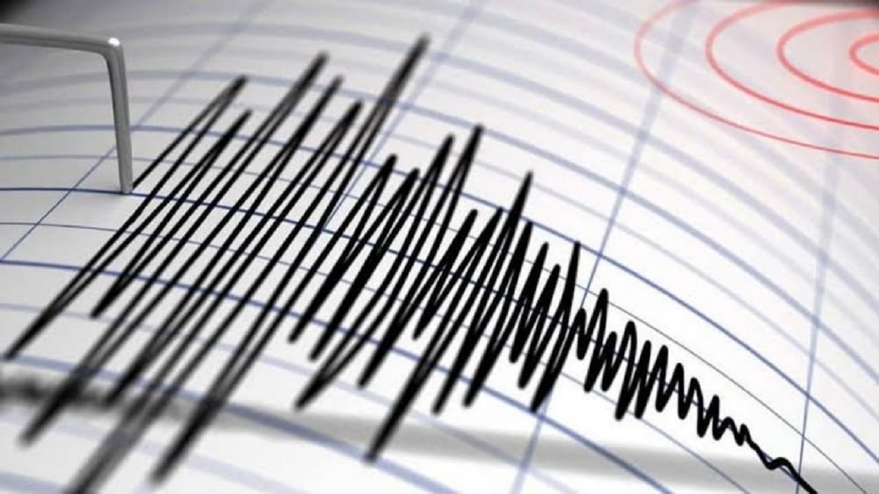 زلزال يضرب إندونيسيا بقوة 5.5 درجات