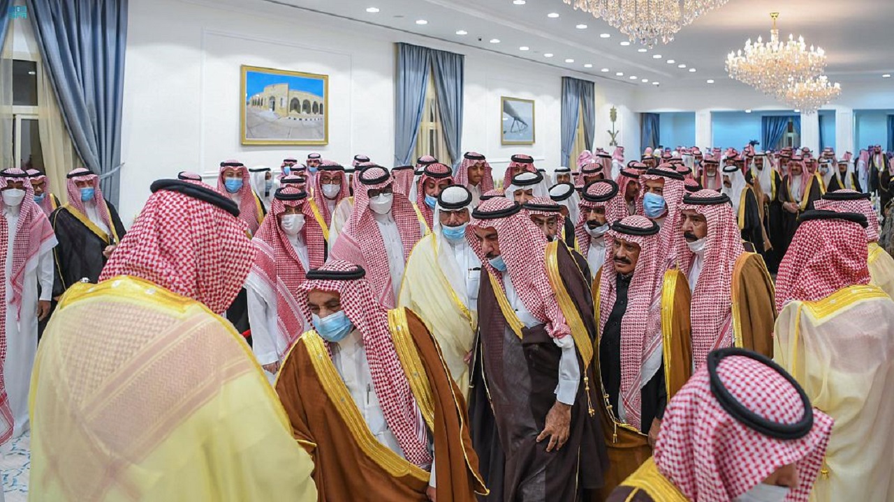 صور..أمير الحدود الشمالية يستقبل المعزين في وفاة والدته