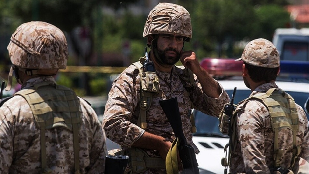 قتيل في استهداف قائد بالحرس الثوري الإيراني