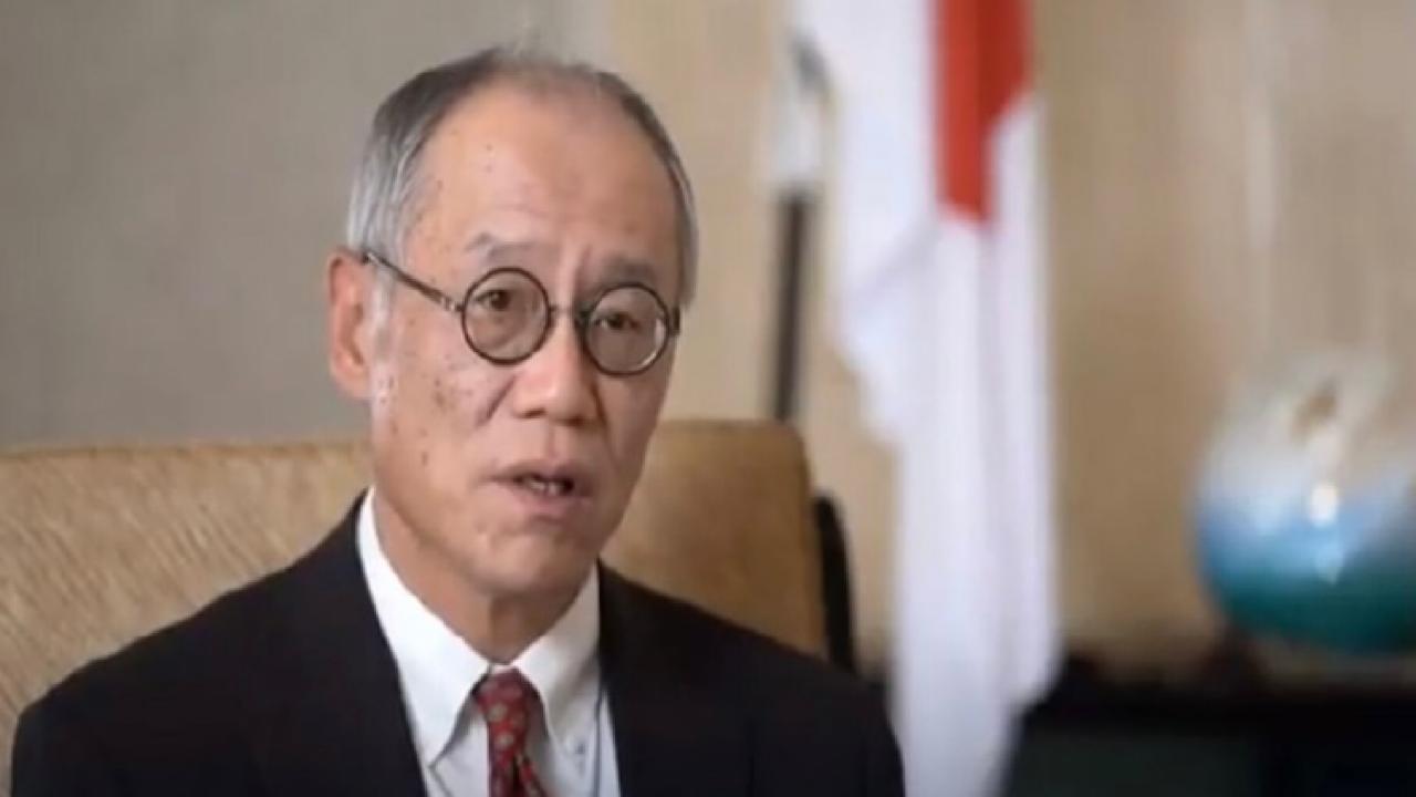السفير الياباني يشارك الصائمين ويمتنع عن تناول الطعام في نهار رمضان