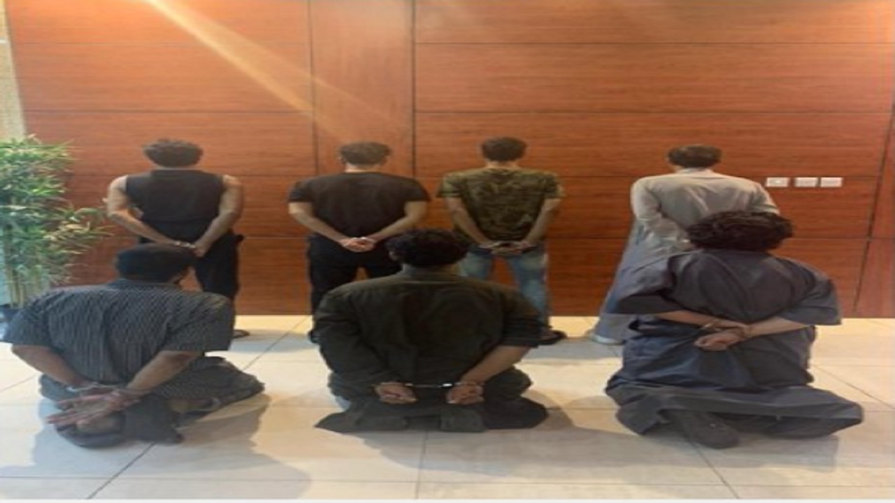 الإطاحة بـ 7 أشخاص متهمين بالانتحال والسرقة في الرياض