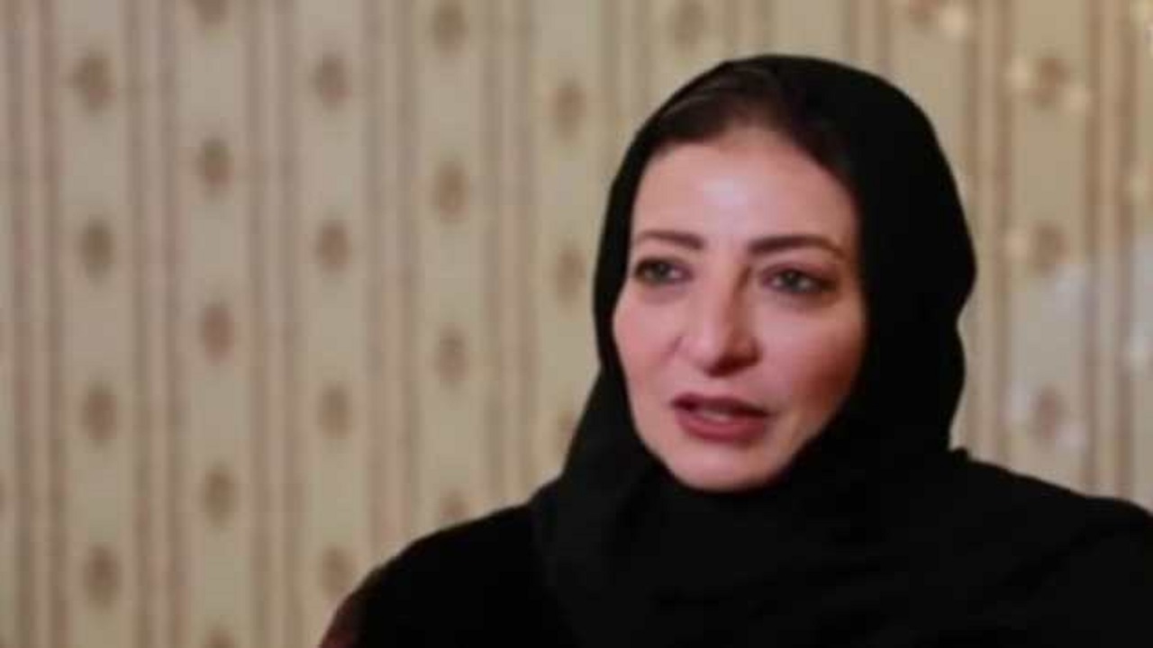 زوجة طلال مداح : مرة صحي من النوم لقاني عاملة ثورة في البيت أطالب فيها بالحرية (فيديو)