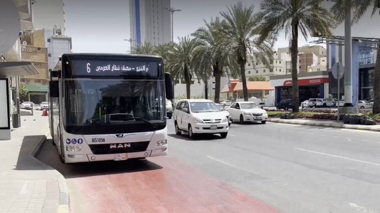 حافلات مكة تطلق خدمة إيقاف السيارة وخدمة النقل الترددي من وإلى الحرم