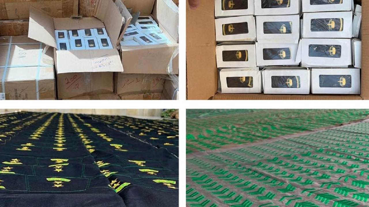 ضبط 400 ألف قطعة من الأنواط والرتب والشعارات العسكرية في مستودع مخالف بالرياض