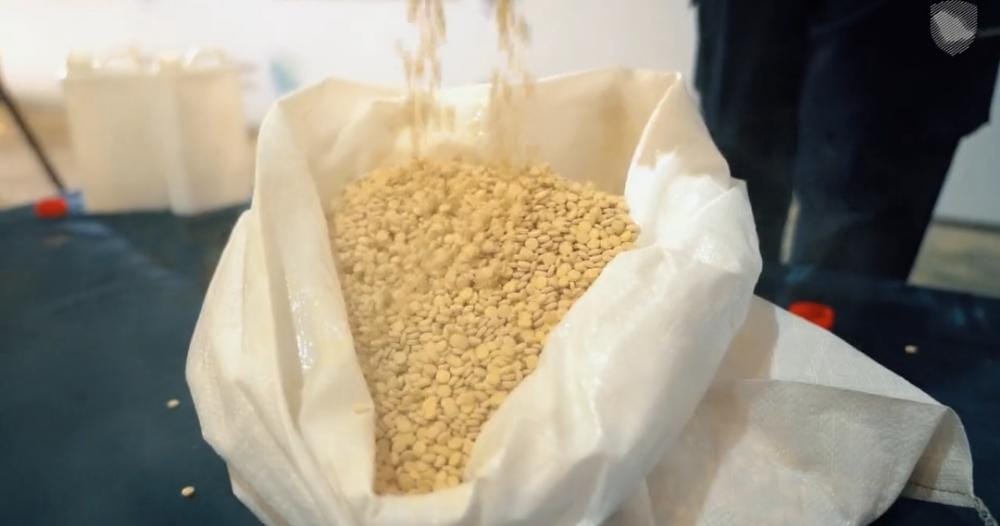 إحباط محاولة تهريب 141 ألف حبة كبتاجون في أمتعة مسافرَين قدما إلى المملكة