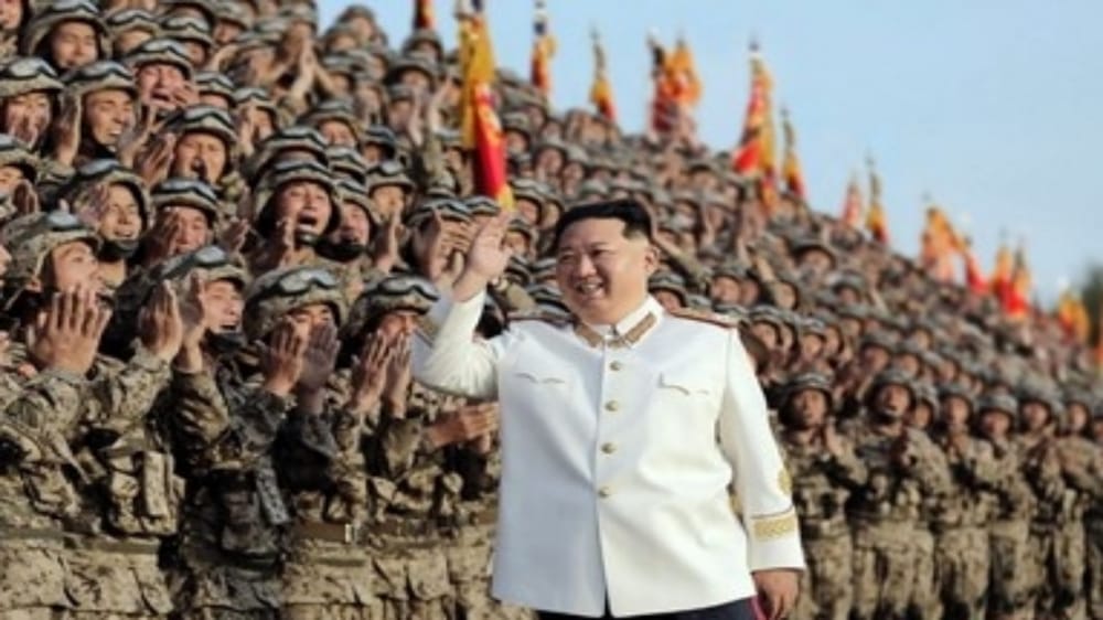 زعيم كوريا الشمالية يدعو لتعزيز قوة جيشه لإبادة العدو