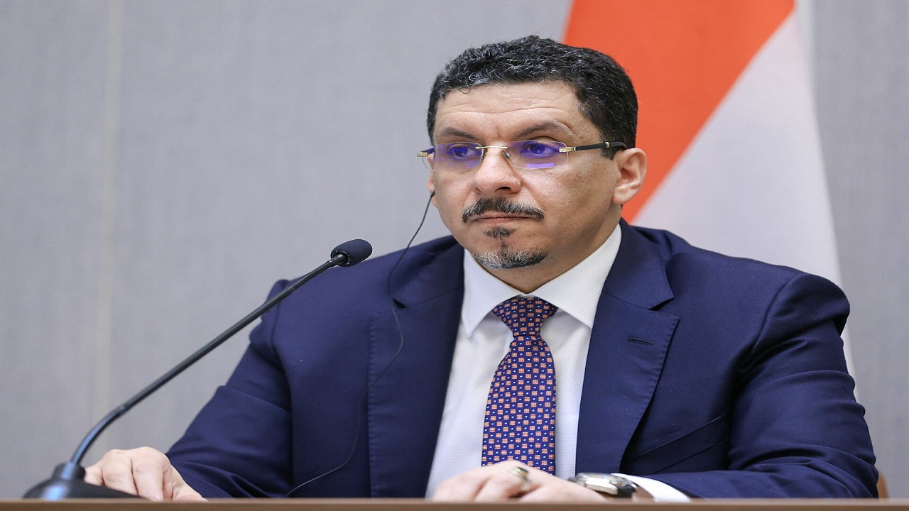 وزير الخارجية اليمني: سنتخذ خطوات لفتح مطار صنعاء
