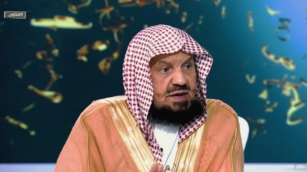 المنيع يوضح حكم علاج المريض الفقير من الزكاة