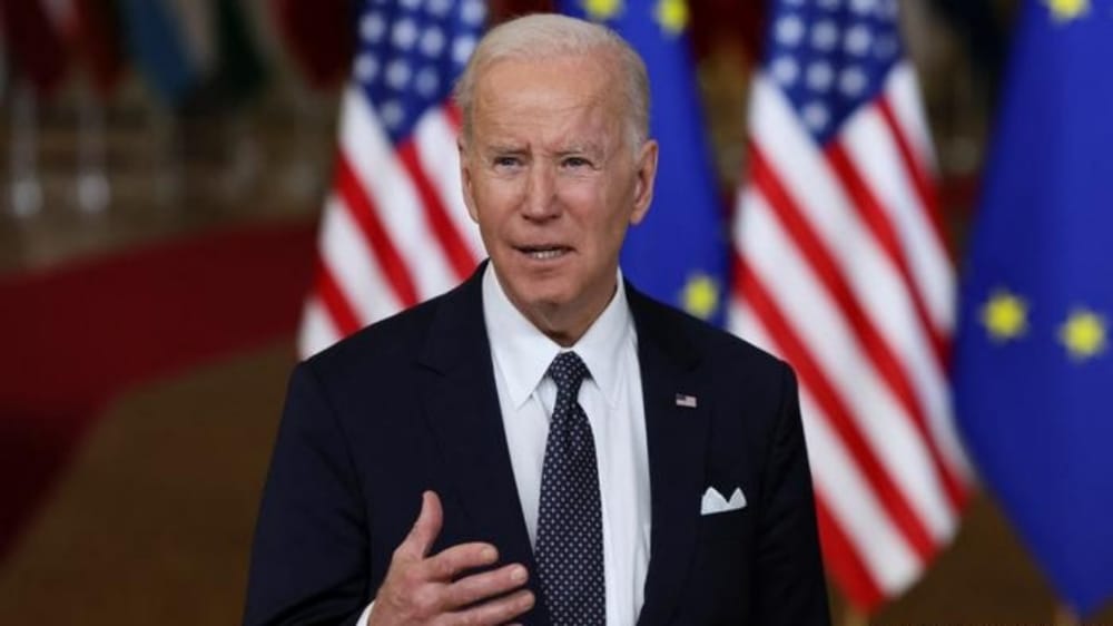 شاهد.. بايدن يقع في موقف محرج لفشله في نطق اسم نائب