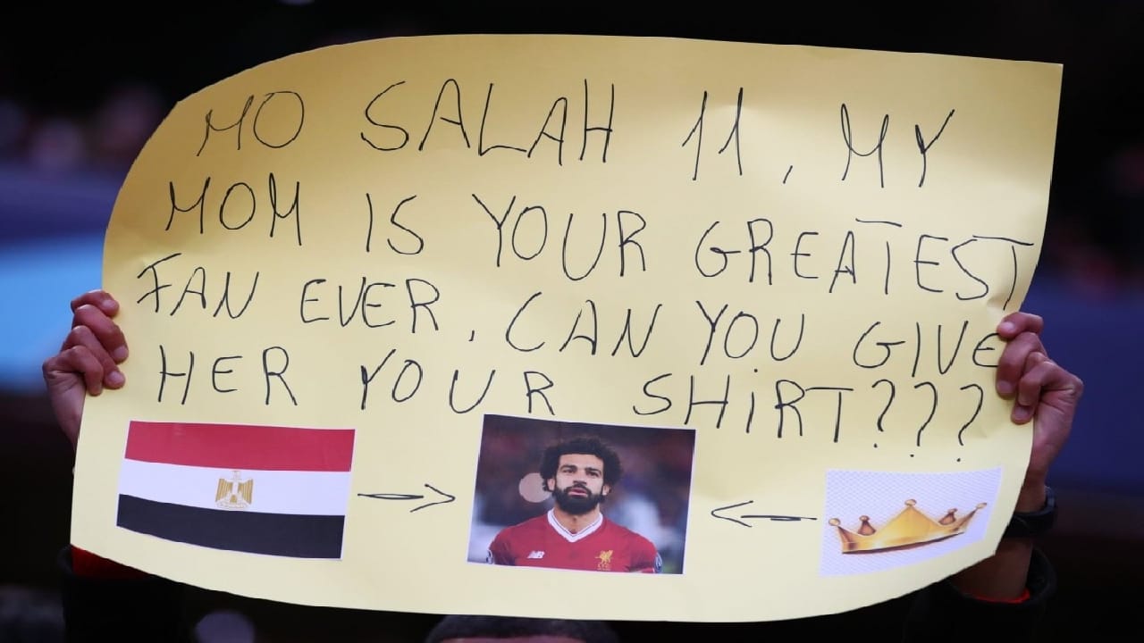 مشجع لمحمد صلاح: أمي من أشد المعجبين بك هل بإمكانك أن تعطيها قميصك