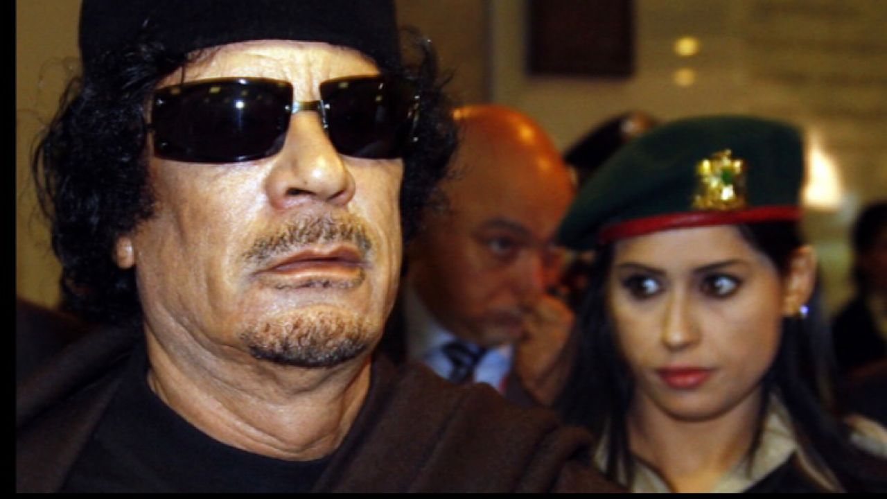 ‎‎وصيفة حارسات القذافي تعلن أسباب اختيار الإناث لحمايته