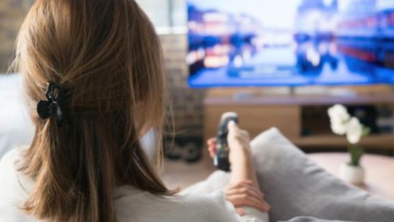 الجلوس أمام التليفزيون أكثر من ساعة يصيب بالحالة القلبية القاتلة