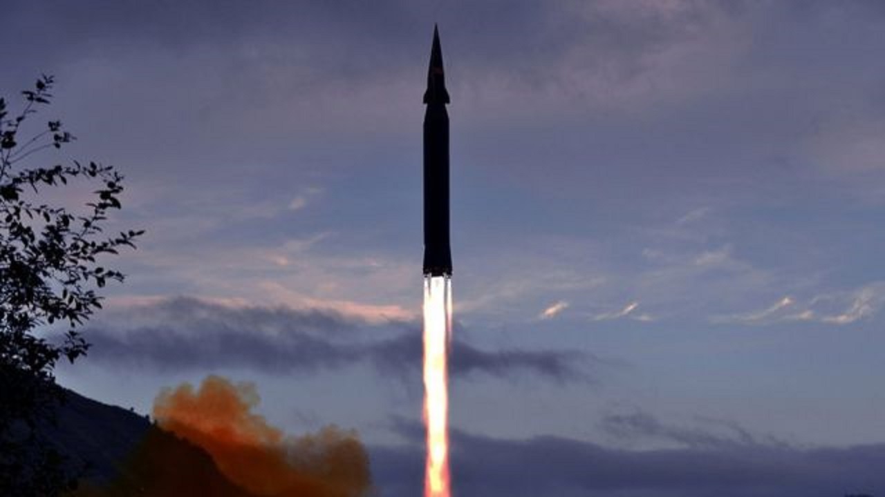 كوريا الشمالية تودع بايدن بصاروخ بالستي