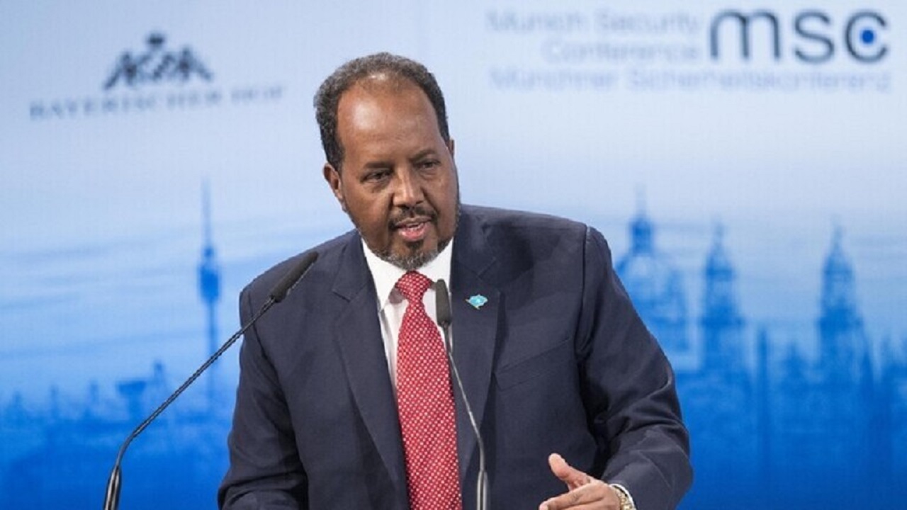 الرئيس الصومالي الجديد يشيد بعودة الوجود العسكري الأمريكي إلى بلاده