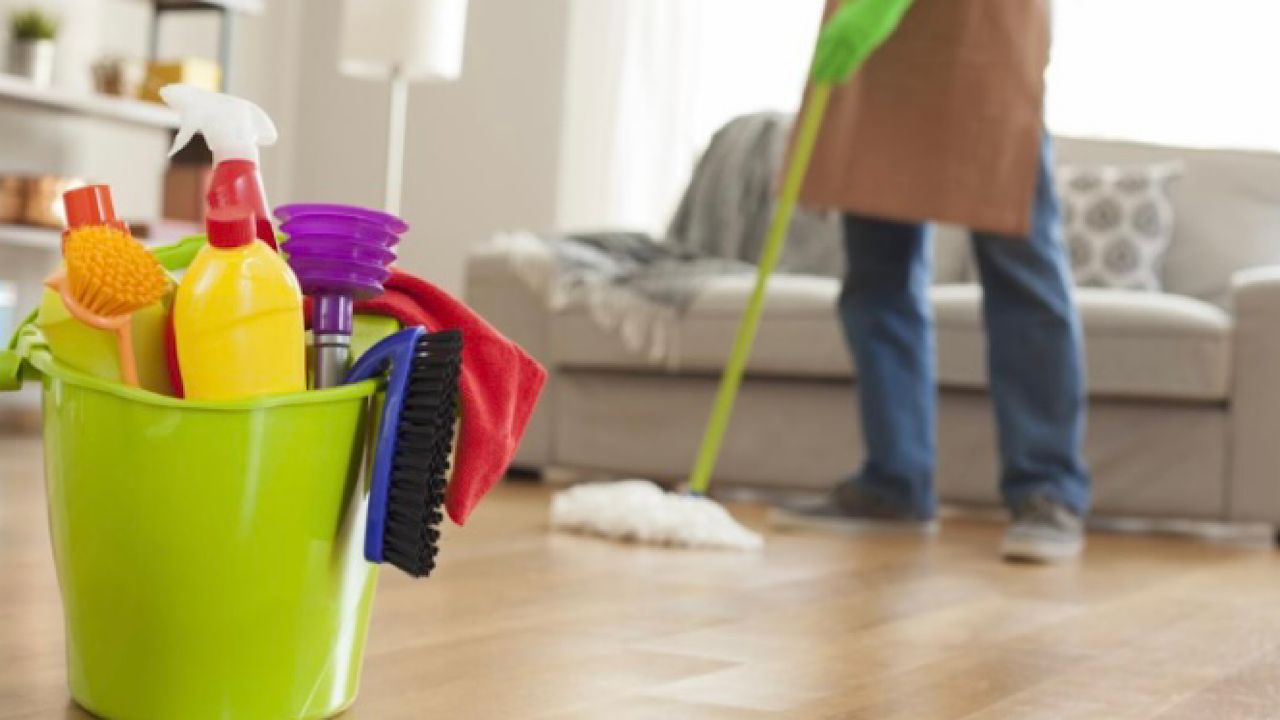 نصائح مهمة لتنظيف المنزل تحافظ على الأسطح من التلف