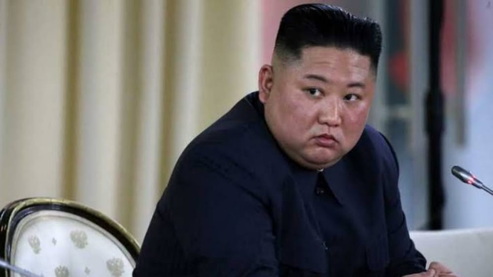 زعيم كوريا الشمالية يمنع الشباب من ارتداء السراويل الضيقة
