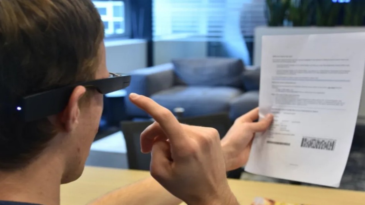 ابتكار نظارة تساعد المكفوفين في قراءة النصوص بـ60 لغة