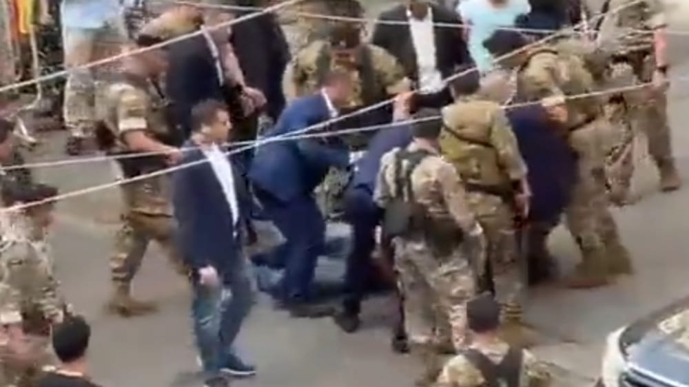 بالفيديو.. ضرب وسحل لبناني خلال الانتخابات النيابية
