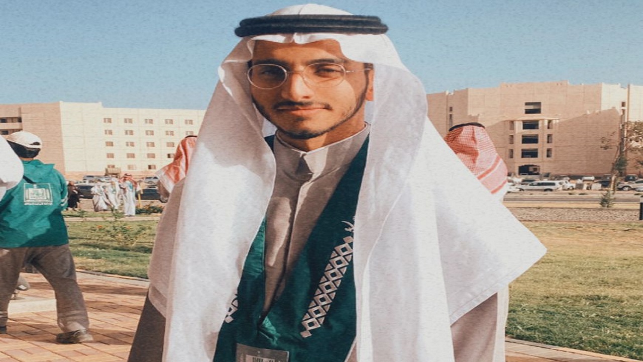 سعد آل طحيطح يحتفل بتخرجه من جامعة الملك خالد