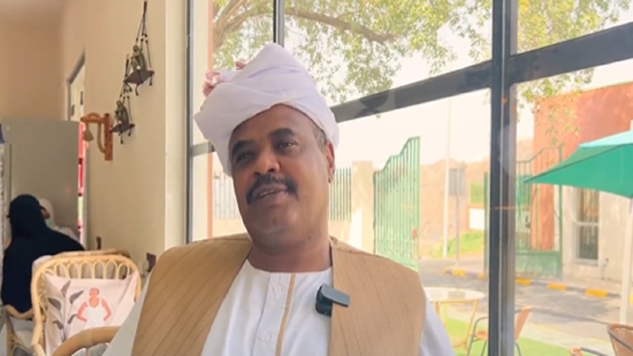 بالفيديو.. طبيب سوداني يحرص على قضاء عيد الفطر طوال 13 عاما في الداير