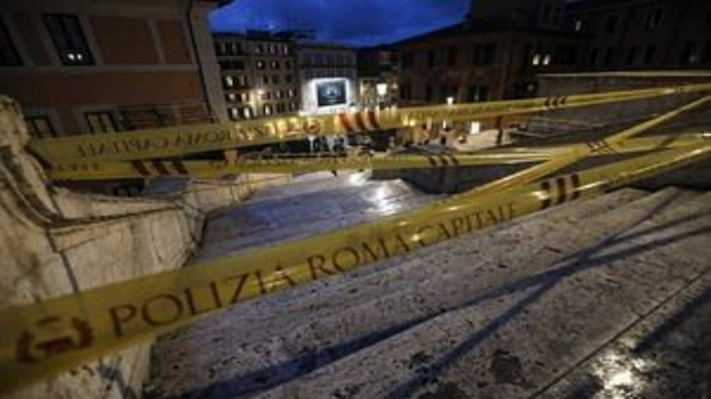 إيطاليا توقف سعوديًا بتهمة الإضرار بمَعلم سياحي شهير