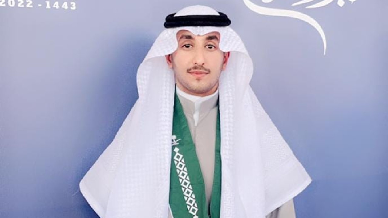 يزيد آل عقران يحتفل بتخرجه مهندساً من جامعة الملك خالد
