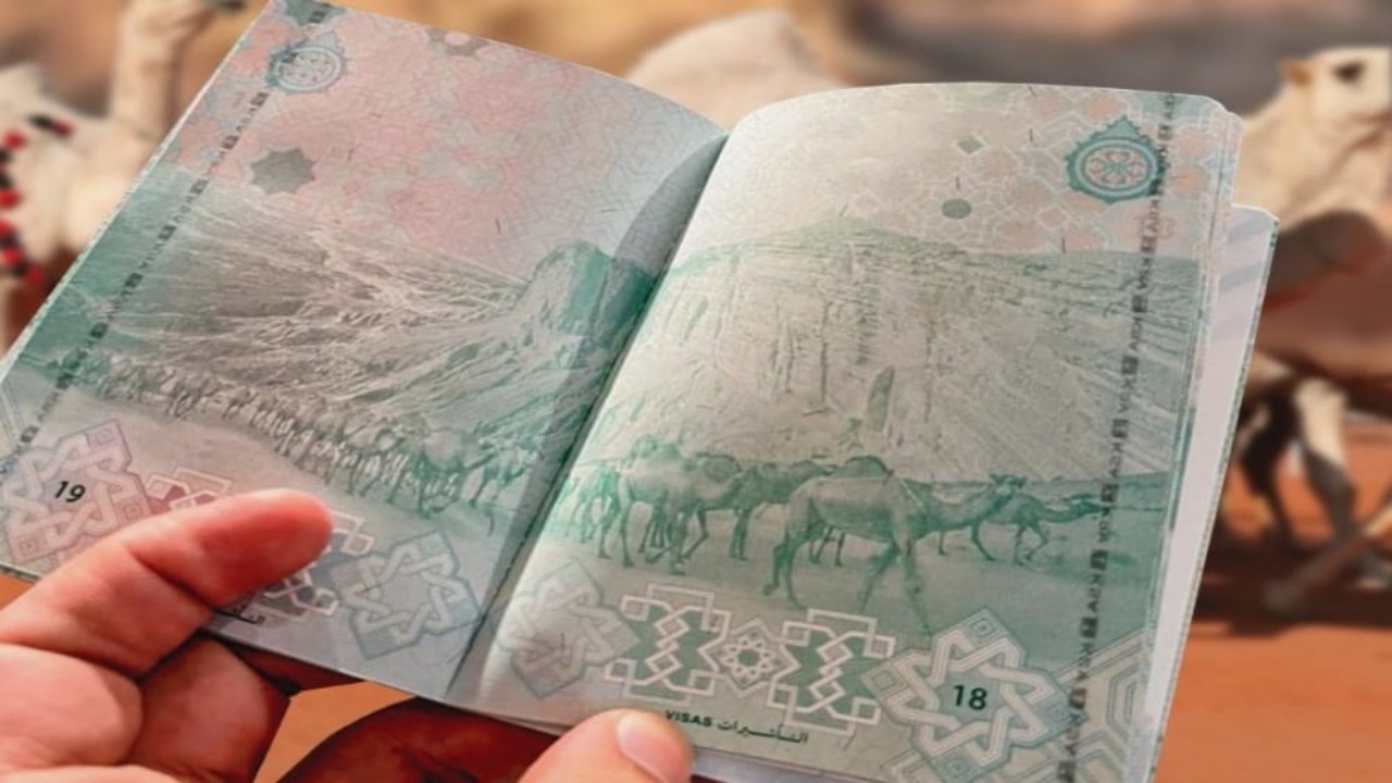 صورة.. الإبل تزين جواز السفر السعودي