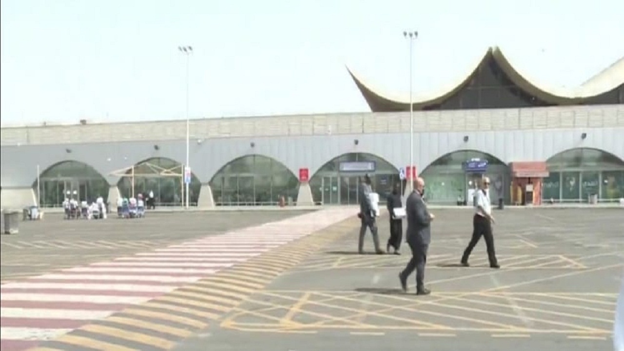 بالفيديو.. انفراج أزمة تكدس المسافرين في الصالة الشمالية بمطار الملك عبد العزيز