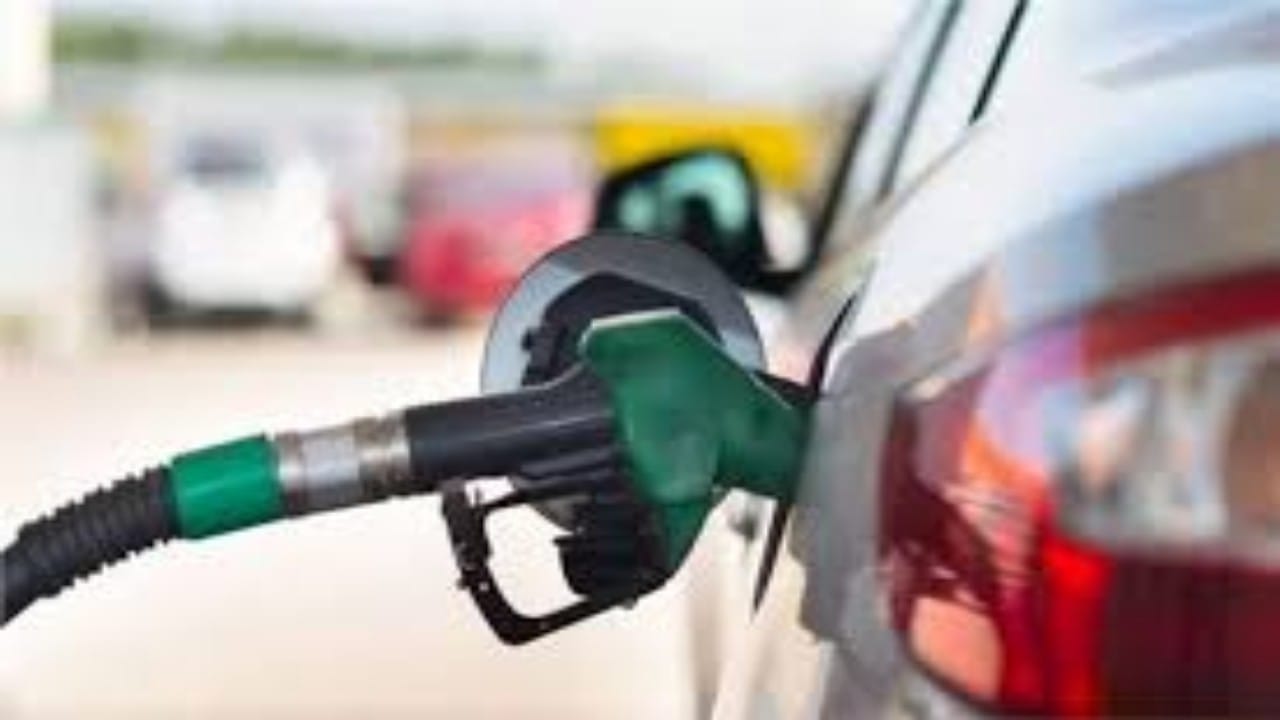  هل هناك خطر في تعبئة خزان وقود السيارة بشكل كامل؟.. &#8220;حماية المستهلك&#8221; تجيب 