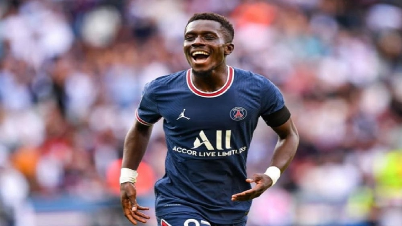 الأندية السعودية تتضامن بقوة مع اللاعب السنغالي بعد رفضه اللعب بقميص يدعم المثليين