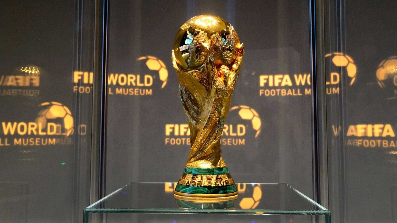بينهم سيدات.. فيفا يعلن 64 حكماً لكأس العالم 2022