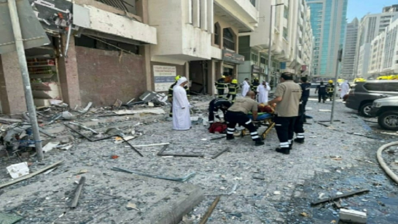 صور.. وفاة شخصين وإصابة ١٢٠ آخرين إثر انفجار أسطوانة غاز بأحد المطاعم