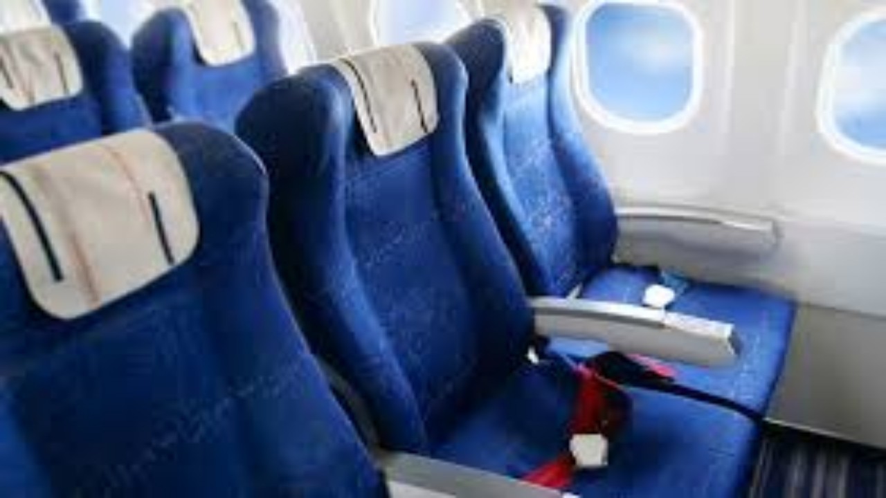 ‏ميزة هامة للجلوس في المقعد الأوسط بالطائرة