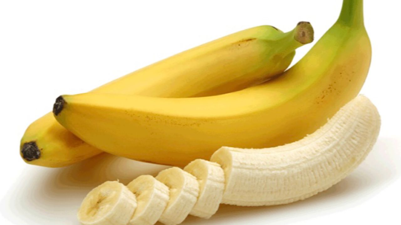 فهد الخضيري يوضح أن تحذير عدم تناول الموز على معدة فارغة غير صحيح
