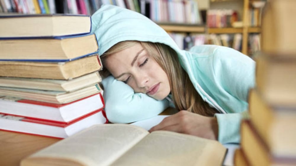 النوم مبكرًا سر النجاح في التعلم والاختبارات الدراسية