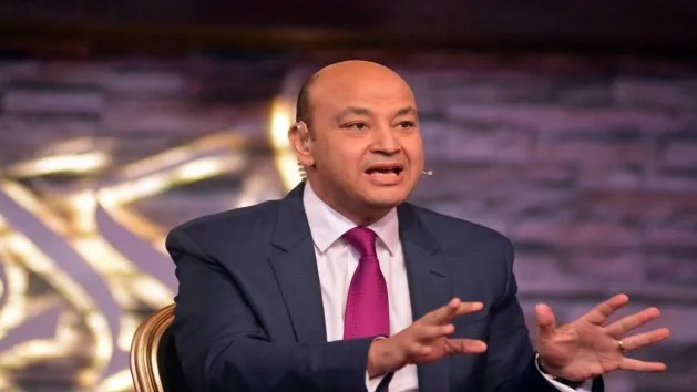عمرو أديب للمصريين: أجلوا الإنجاب للسنة الجاية
