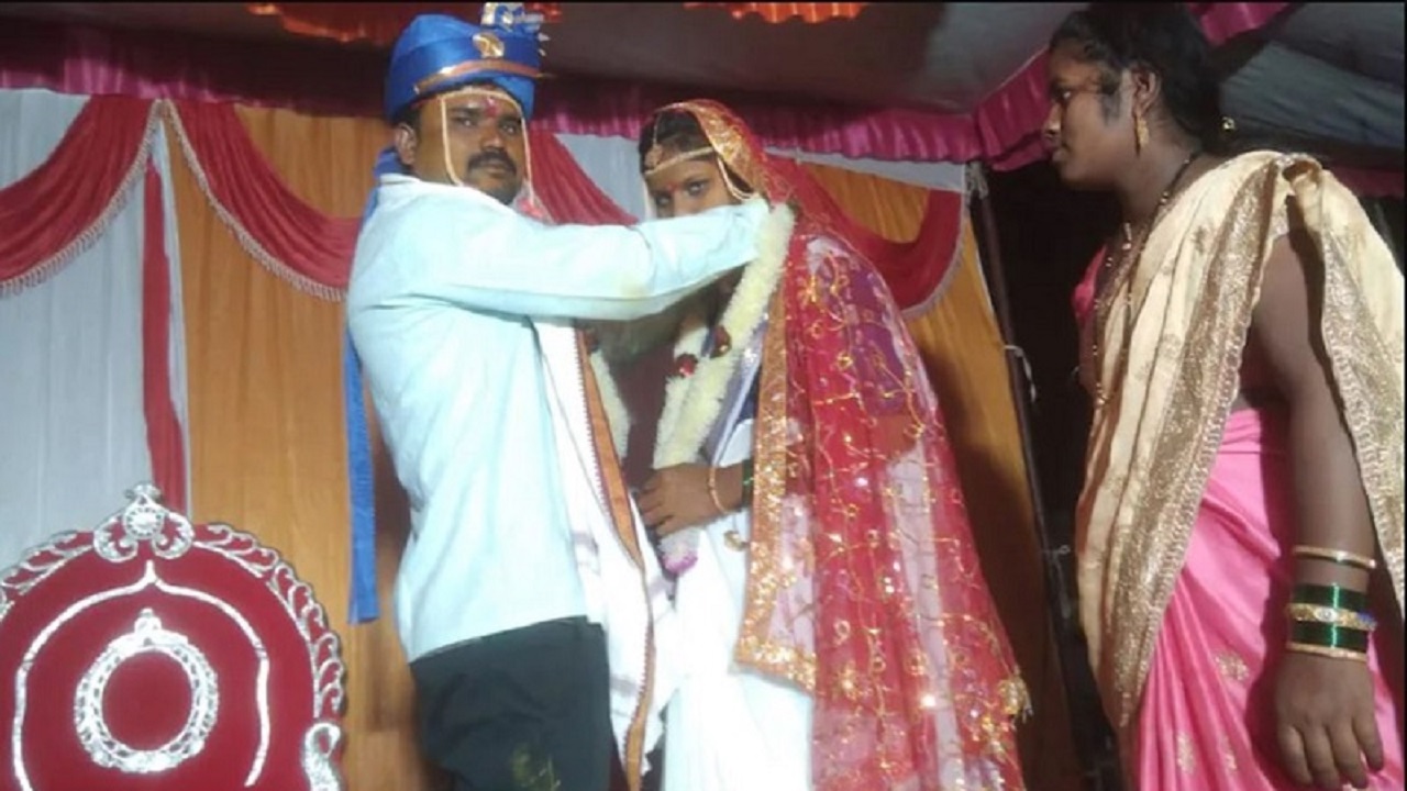 فتاة تتزوج برجل آخر بعد تأخر عريسها عن الحفل!