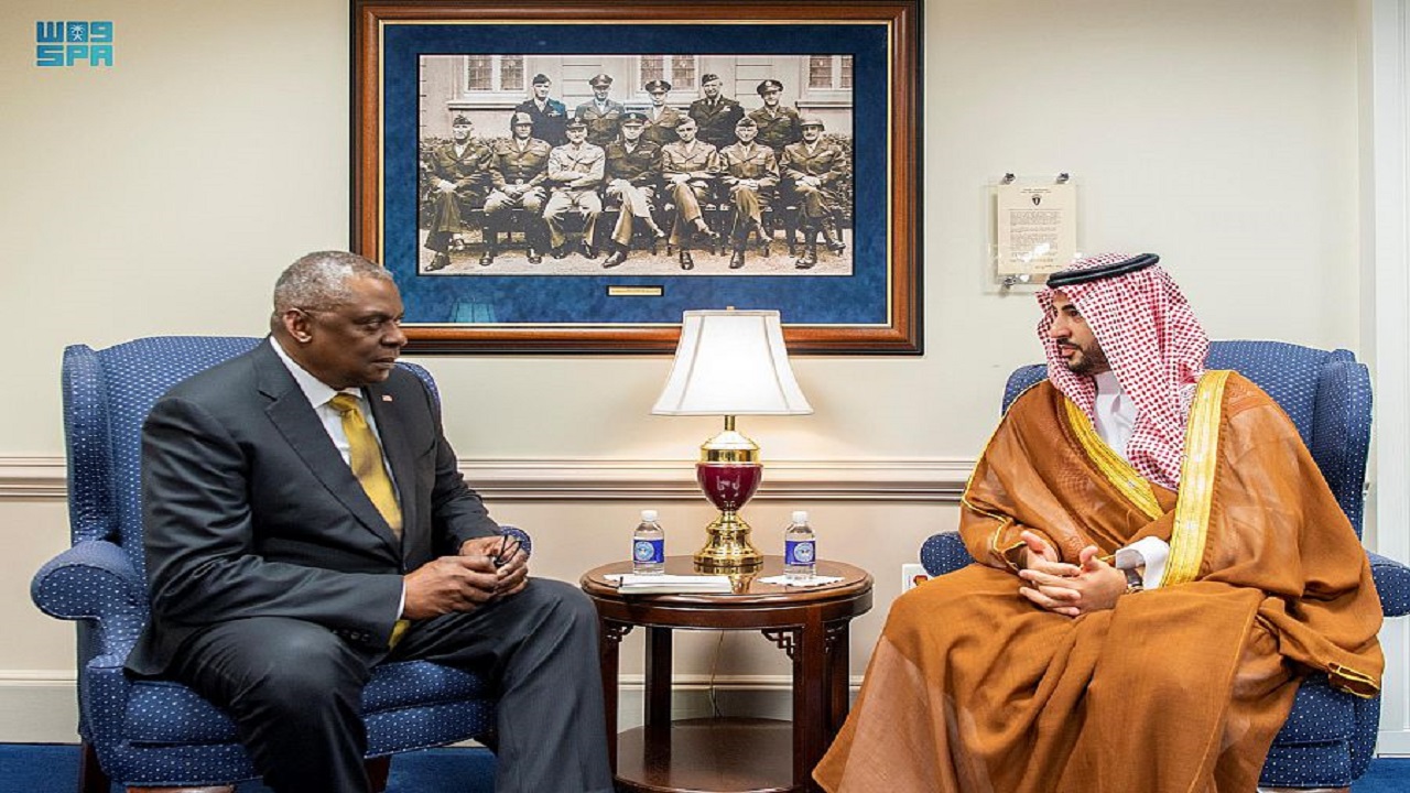 الأمير خالد بن سلمان ووزير الدفاع الأمريكي يستعرضان أوجه التعاون في المجالات الدفاعية