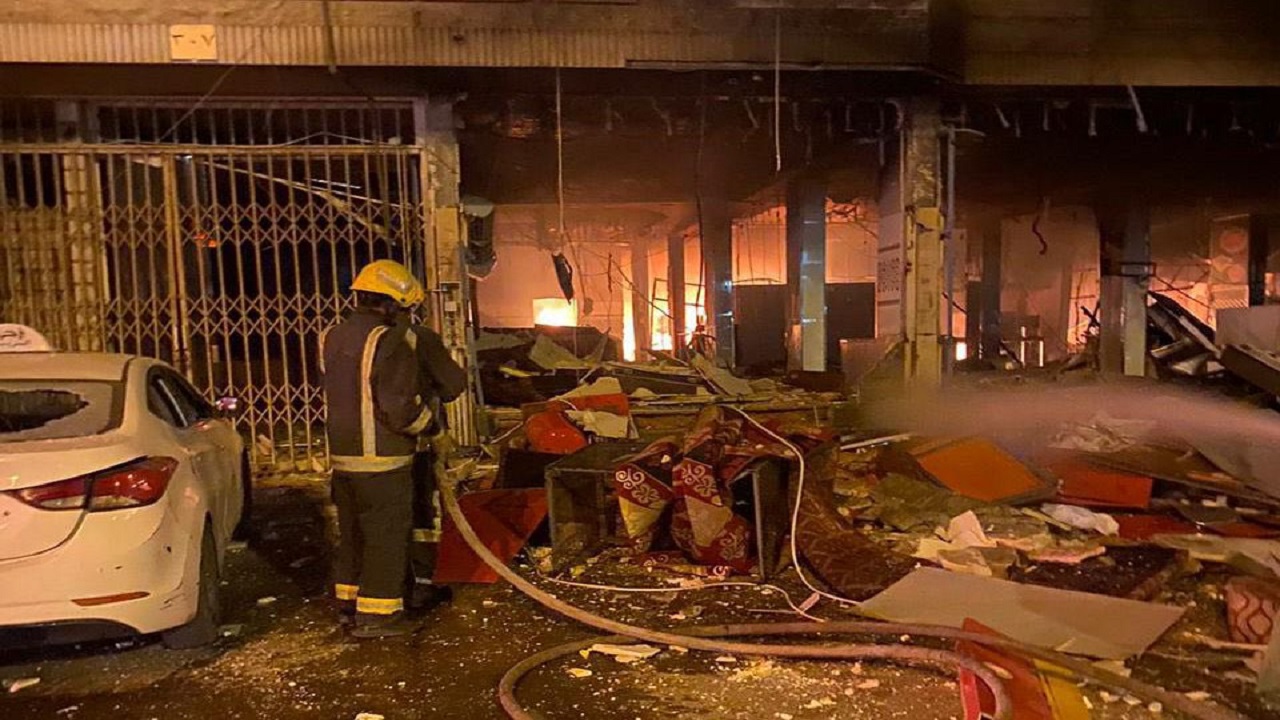 صور..حريق بأحد مطاعم الرياض والدفاع المدني يباشر