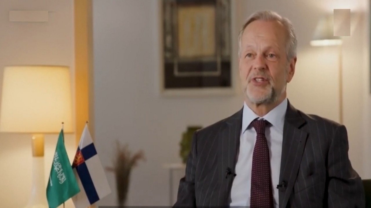 بالفيديو.. سفير فنلندا: بعد زيارة السعودية يُصاب الناس بالذهول