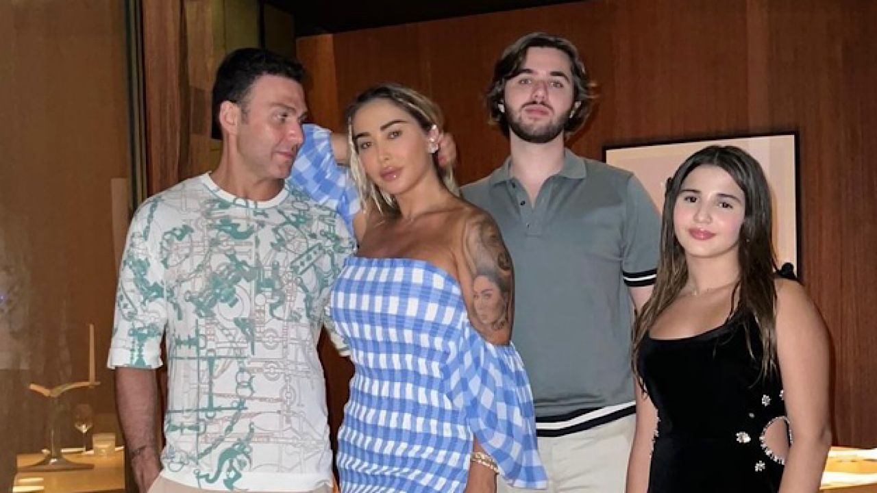 جويل مردينيان في أحدث ظهور بصحبة عائلتها